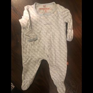 Magnetic sleeper size newborn